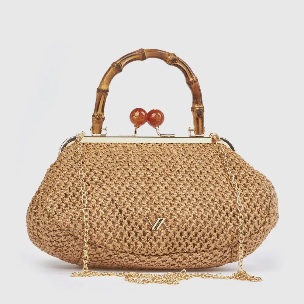 Γυναικείο πλεκτό τσαντάκι Verde 01-0002085 καμηλό με λογότυπο Verde και χρυσή αλυσίδα — μπροστινή όψη