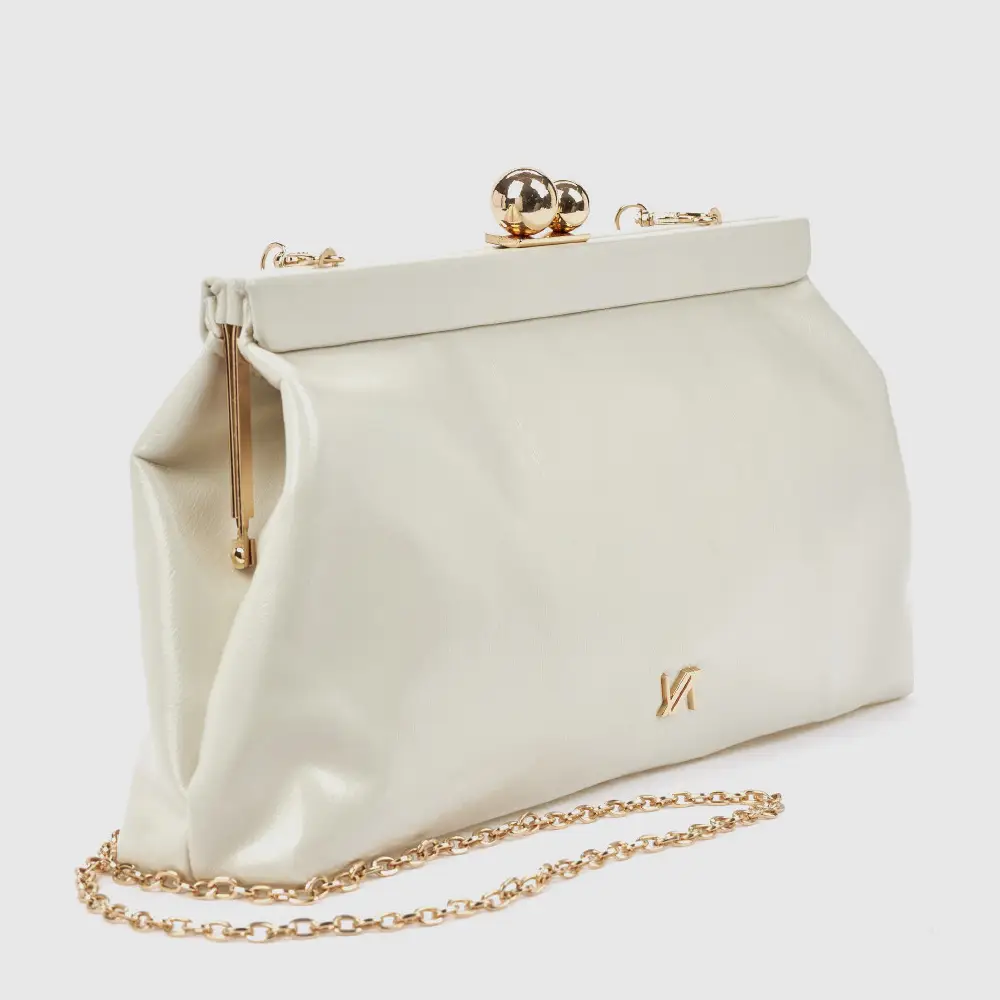 Γυναικείο τσαντάκι αμπιγιέ Verde 01-0002164 εκρού — πλαϊνή όψη με χρυσή αλυσίδα ώμου