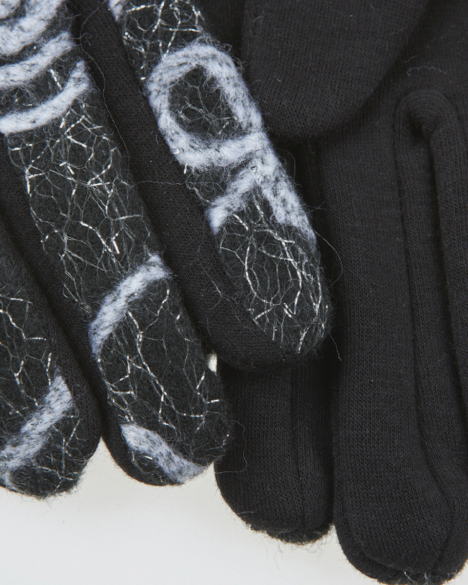 Τα γυναικεία γάντια Verde 02-0000830 Μαύρο διαθέτουν ελαστική πολυεστερική κατασκευή, ιδιαίτερο μοτίβο στην πάνω πλευρά και λειτουργία touchscreen — ιδανικά για μοντέρνες χειμερινές εμφανίσεις.