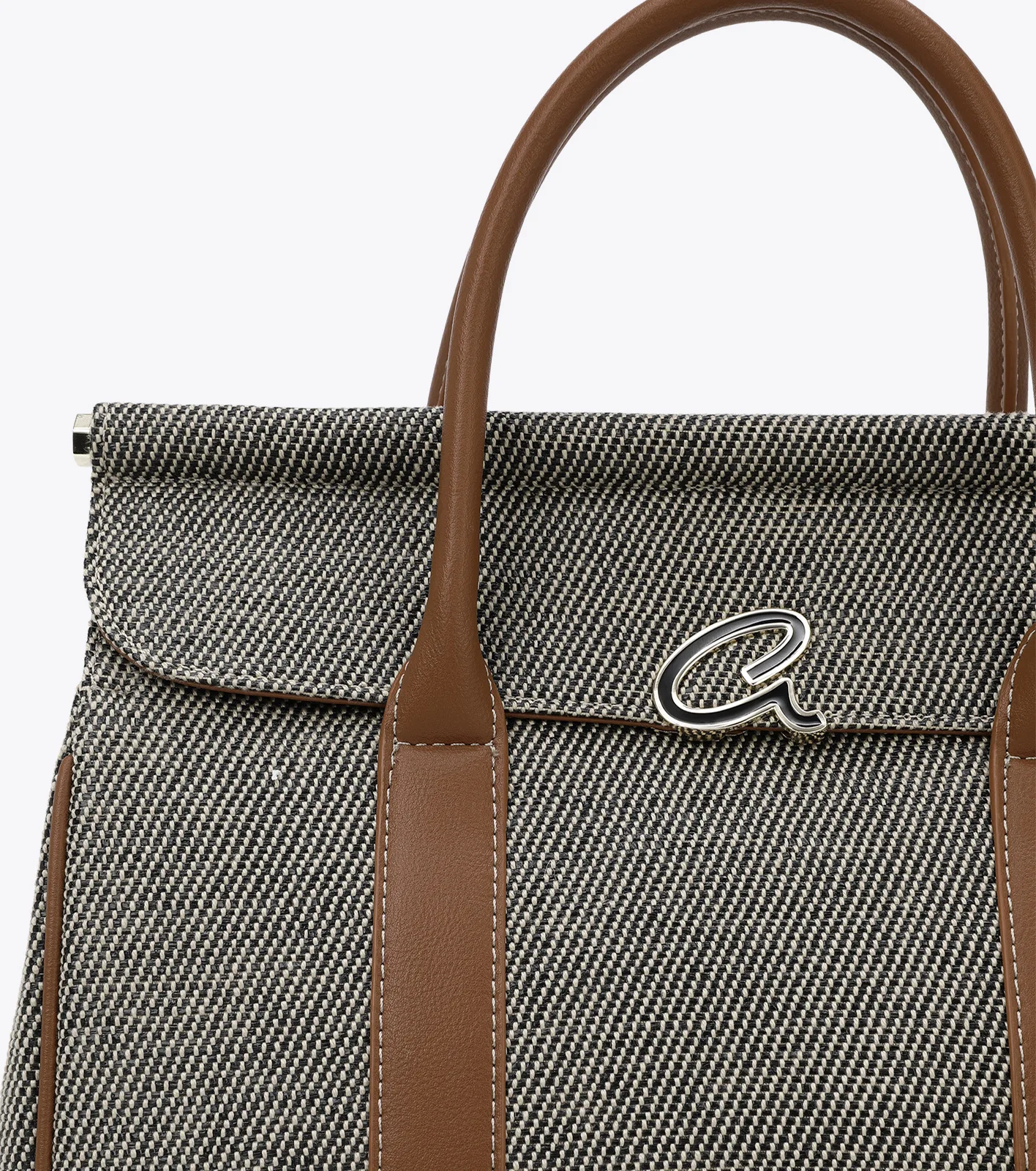 Axel μαύρη γυναικεία τσάντα χειρός Daraia με όψη ψάθας