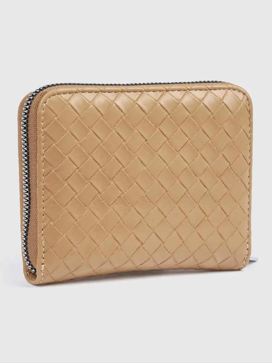 Γυναικείο μπεζ πορτοφόλι Verde 18-0001626 με ανάγλυφη πλέξη και περιμετρικό φερμουάρ