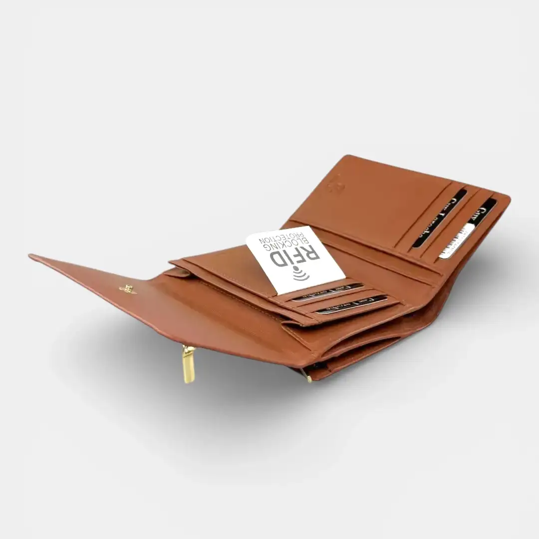 Γυναικείο δερμάτινο πορτοφόλι Guy Laroche 24713 σε ταμπά χρώμα με εξωτερικό φερμουάρ