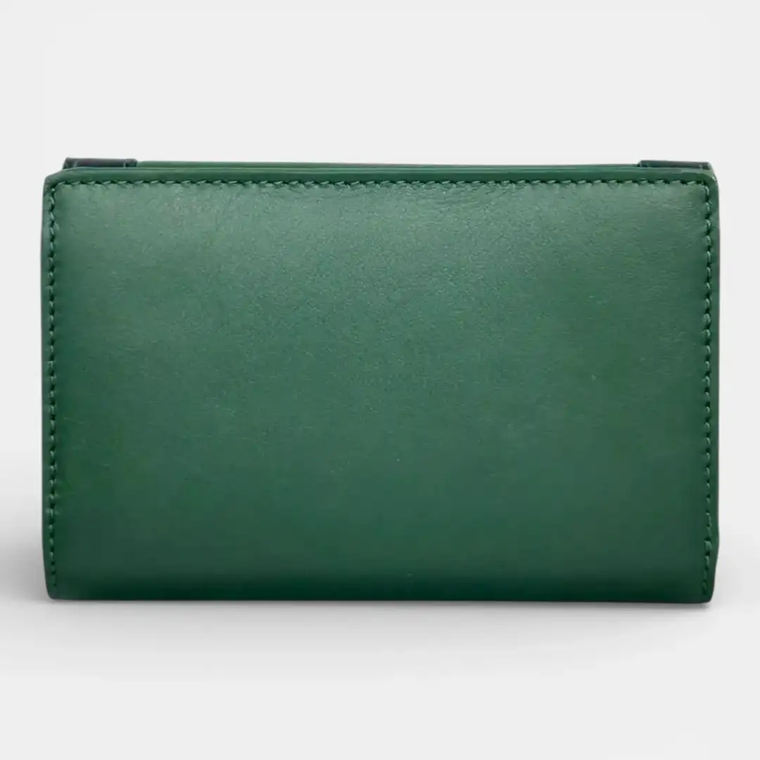 Γυναικείο δερμάτινο πορτοφόλι Guy Laroche 24713 σε πράσινο χρώμα με εξωτερικό φερμουάρ
