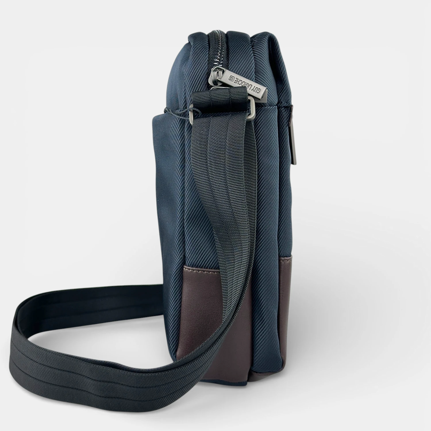 Ανδρική μπλε τσάντα ώμου Guy Laroche GL2747 με επένδυση microfiber.