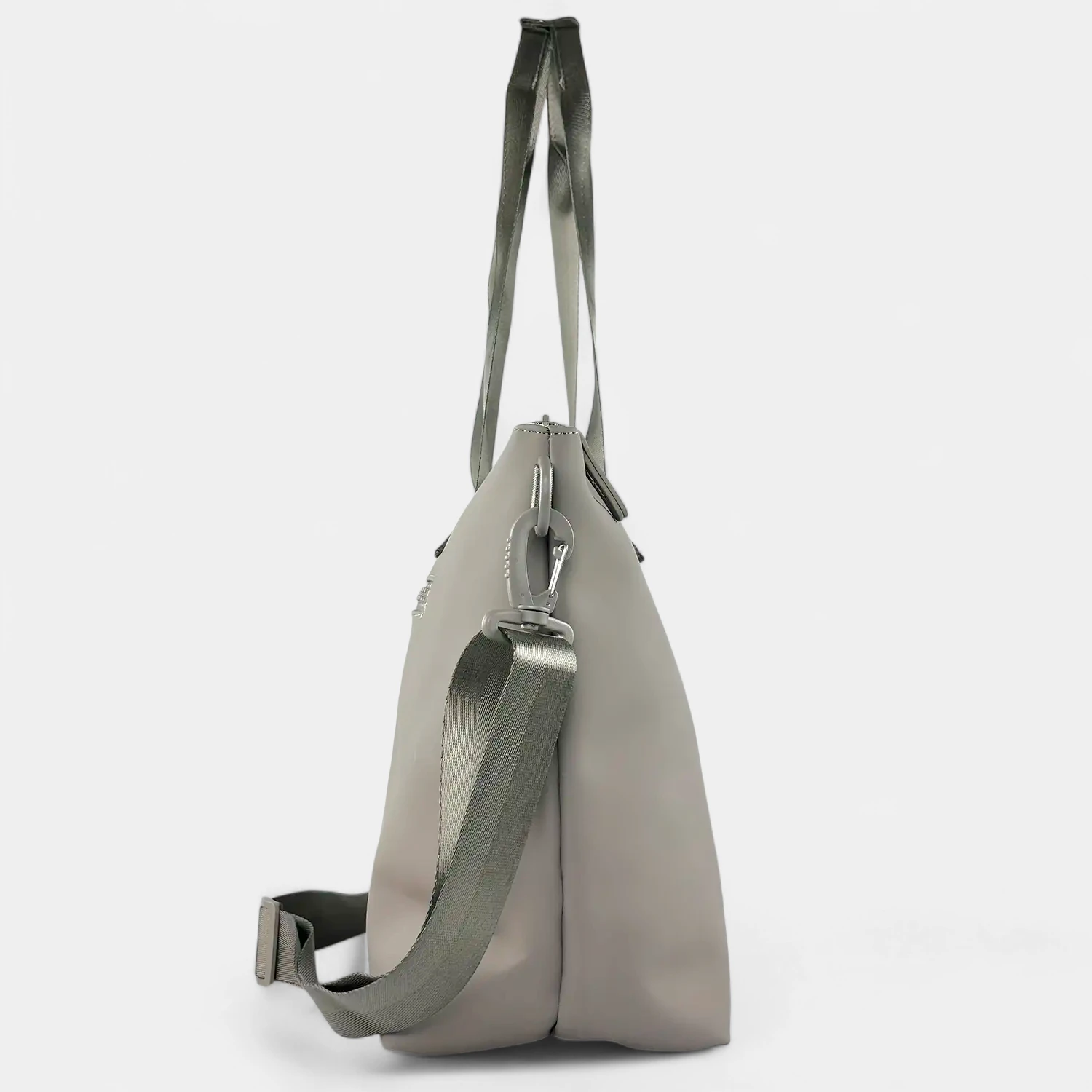 Μεγάλη τσάντα ώμου New Rebels σε κομψό σχεδιασμό, με ευρύχωρη κύρια θήκη και εσωτερική διαχωριστική θήκη.