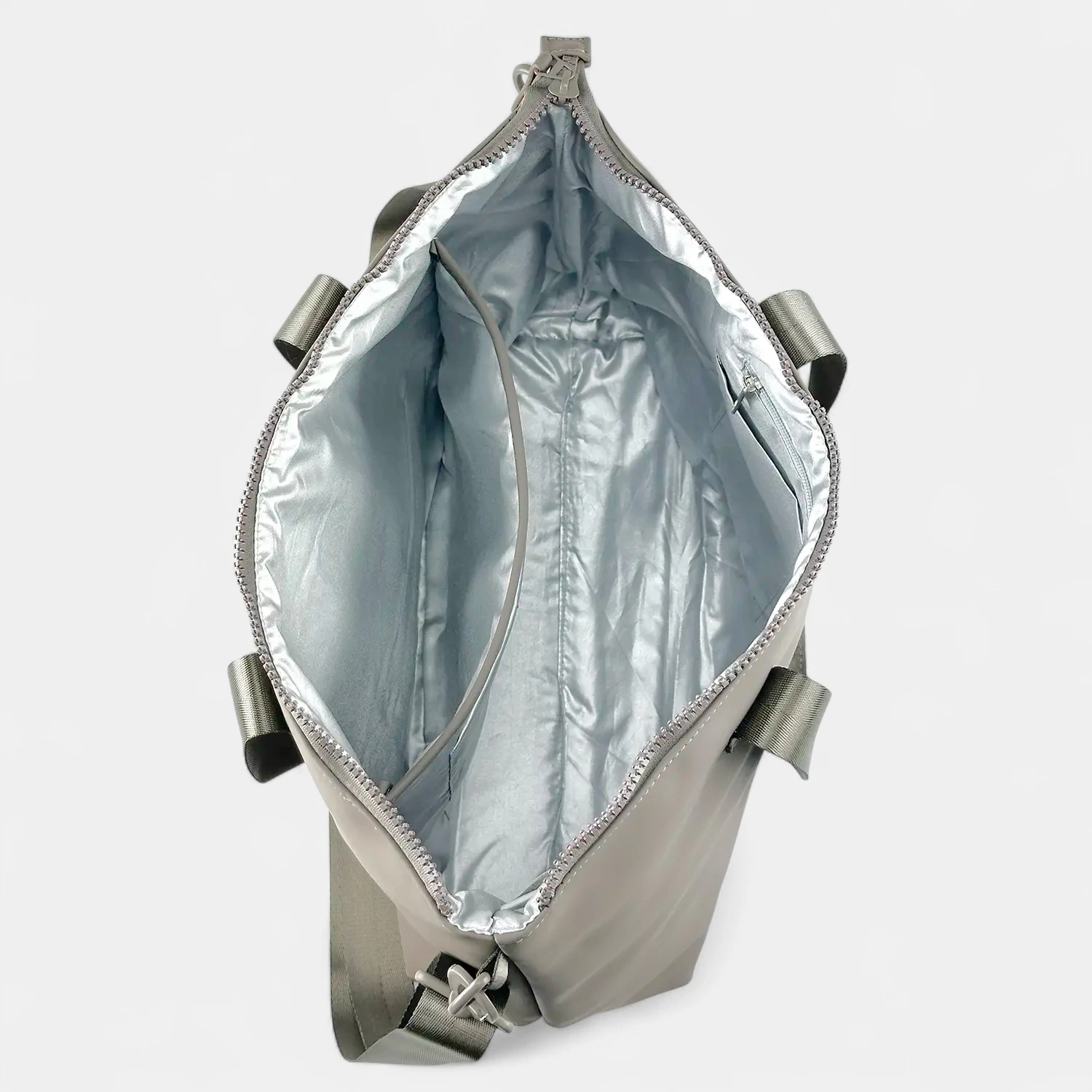 Μεγάλη τσάντα ώμου New Rebels σε κομψό σχεδιασμό, με ευρύχωρη κύρια θήκη και εσωτερική διαχωριστική θήκη.