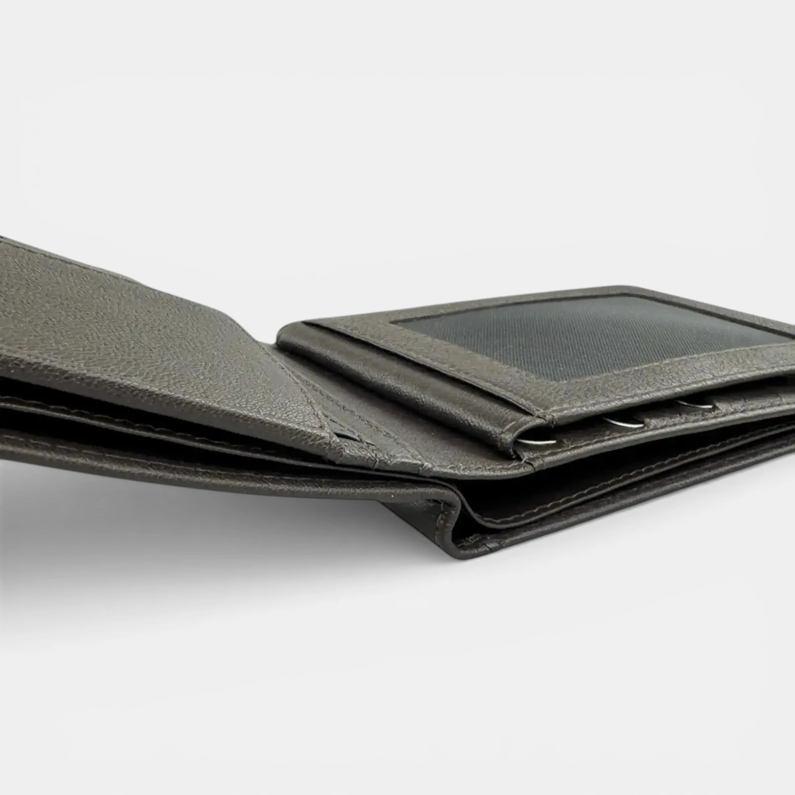 Ανδρικό δερμάτινο πορτοφόλι Guy Laroche 48001 σε καφέ χρώμα με θήκη για κέρματα