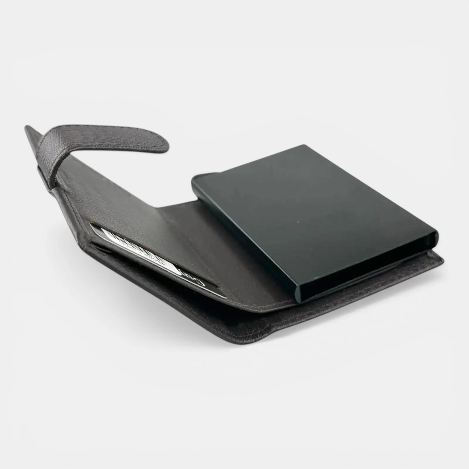 Δερμάτινο πορτοφόλι-καρτοθήκη Guy Laroche 48004 σε καφέ χρώμα με μεταλλικό μηχανισμό ανάδυσης καρτών