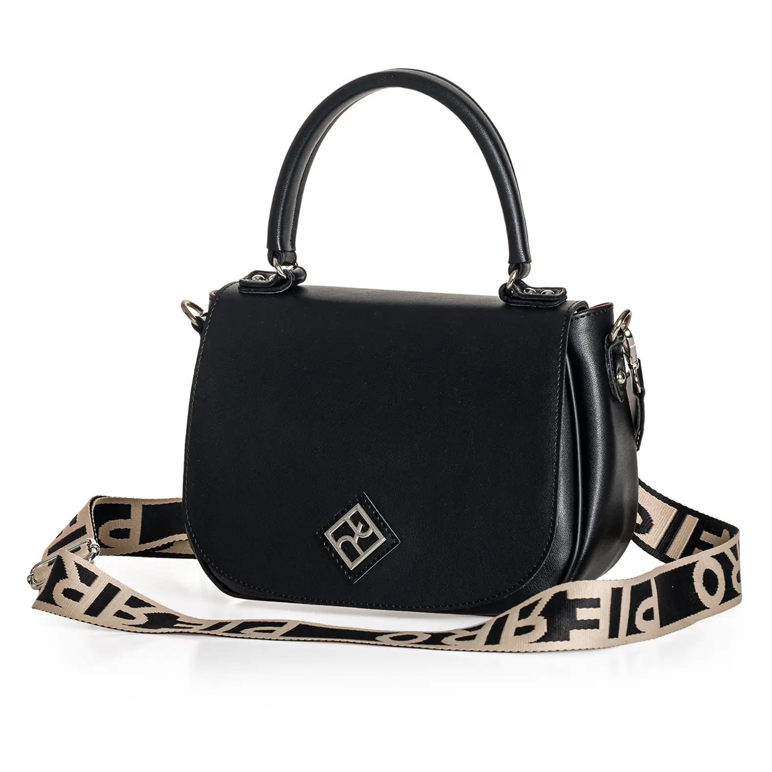 Γυναικεία τσάντα χειρός και χιαστί Pierro Accessories 90812LR01 σε μαύρο χρώμα με καπάκι και ρυθμιζόμενο λουράκι.