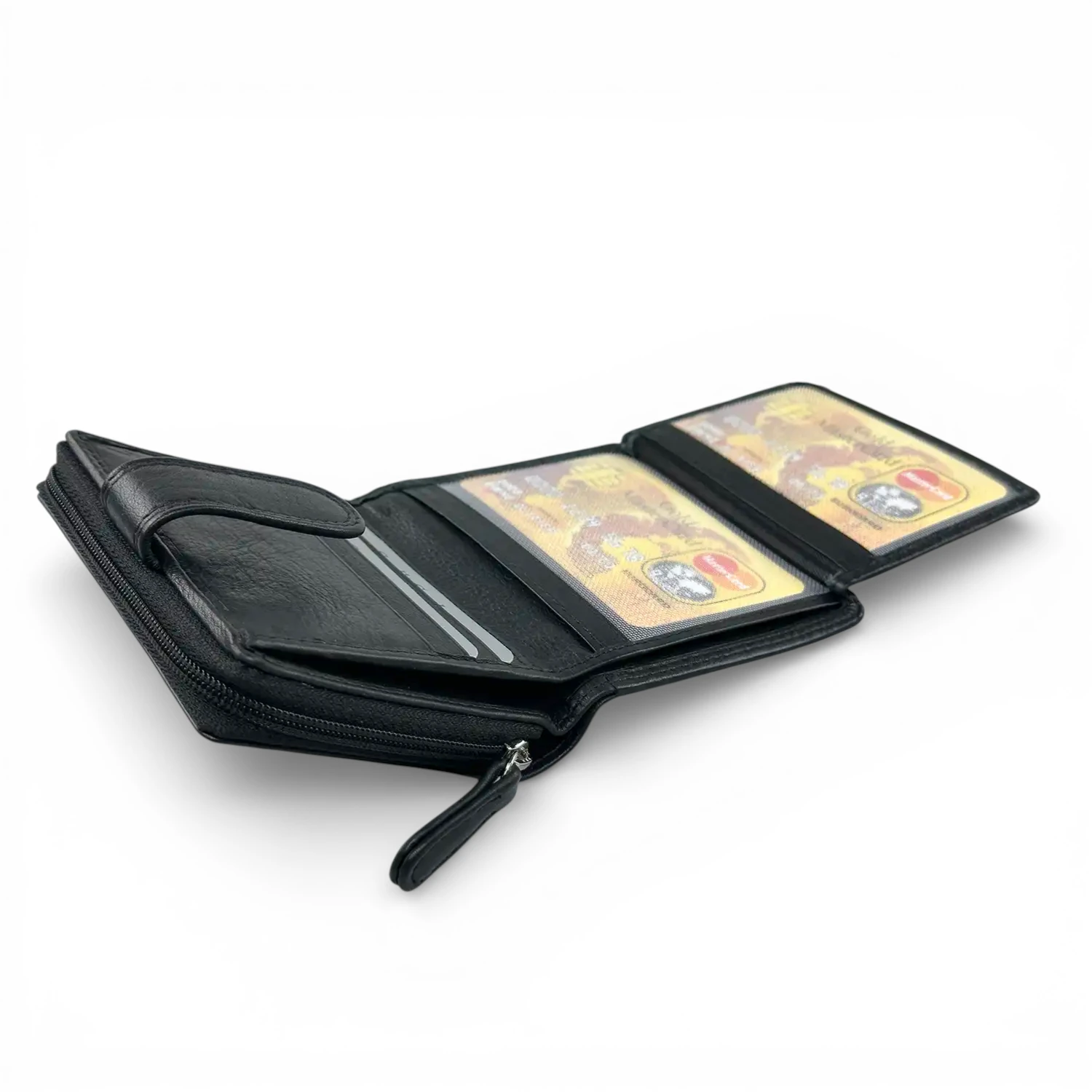 Μικρό δερμάτινο γυναικείο πορτοφόλι Calfnero AK382 σε μαύρο χρώμα με λιτό σχεδιασμό και εξωτερικό φερμουάρ για κέρματα.