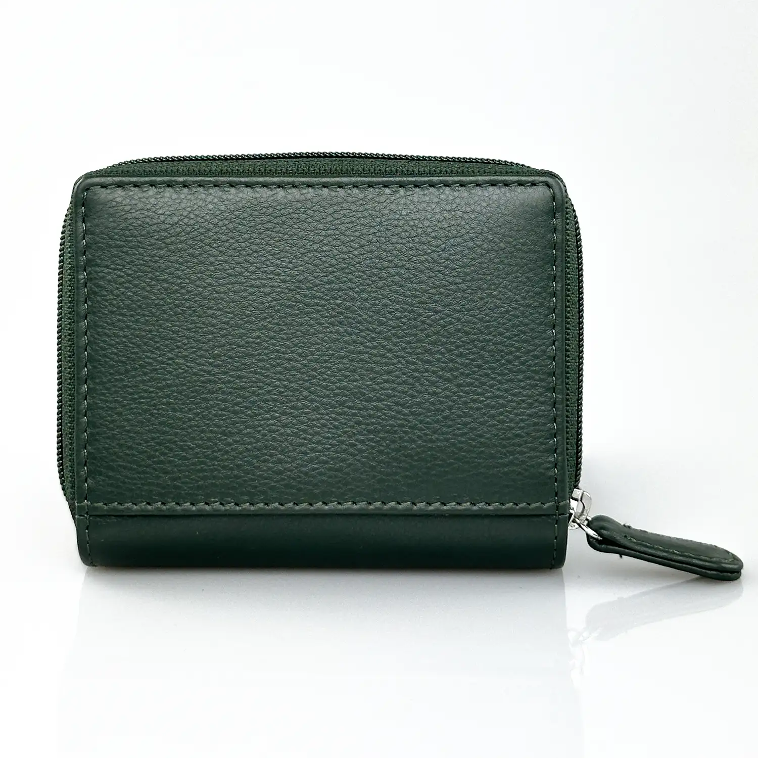 Μικρό δερμάτινο γυναικείο πορτοφόλι Calfnero AK382 σε πράσινο χρώμα με εξωτερική θήκη κερμάτων και κομψό φινίρισμα.