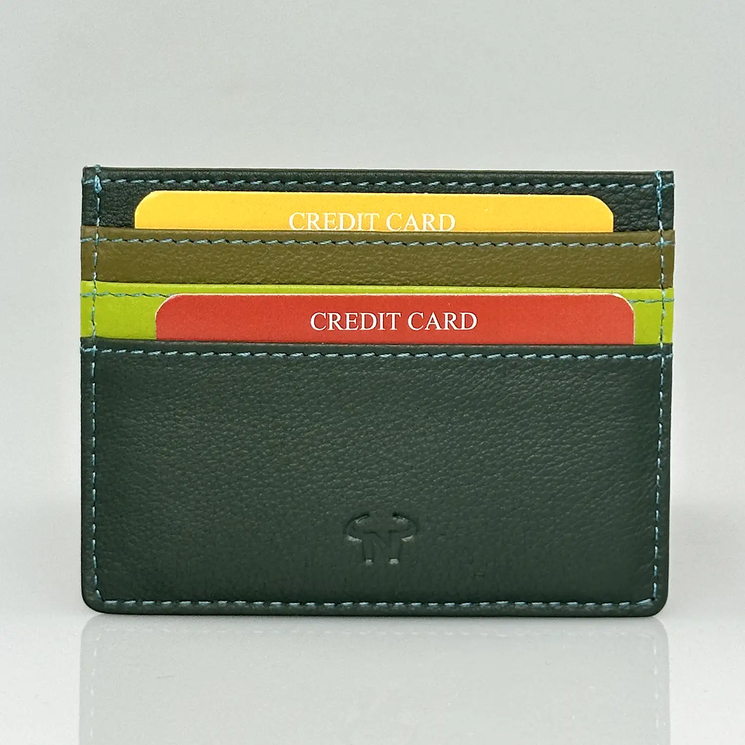 Δερμάτινη slim καρτοθήκη Calfnero C1044 σε πράσινο χρώμα με 6 θέσεις για κάρτες και ποιοτικό δερμάτινο φινίρισμα.