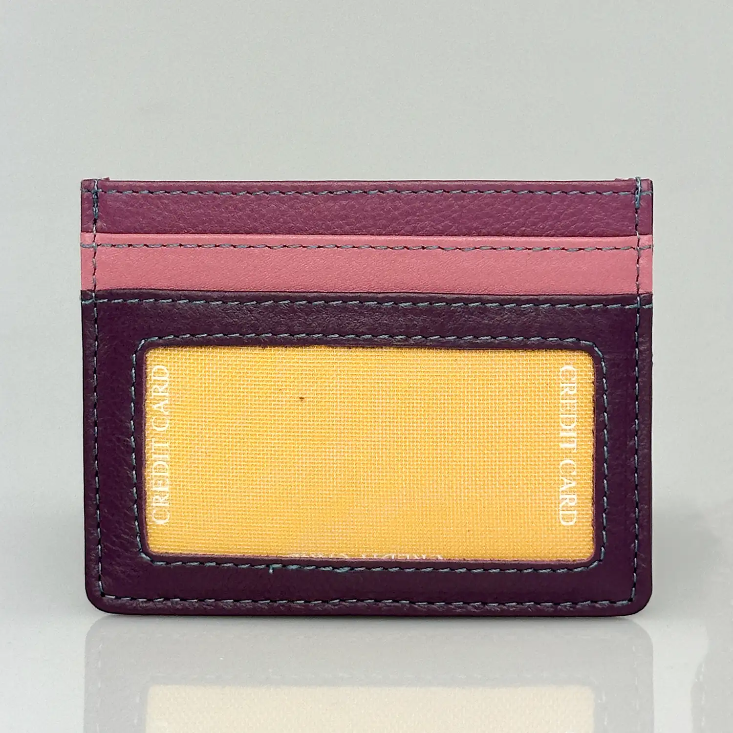 Δερμάτινη slim καρτοθήκη Calfnero C1044 σε μωβ χρώμα με 6 θέσεις για κάρτες και κομψό δερμάτινο φινίρισμα.