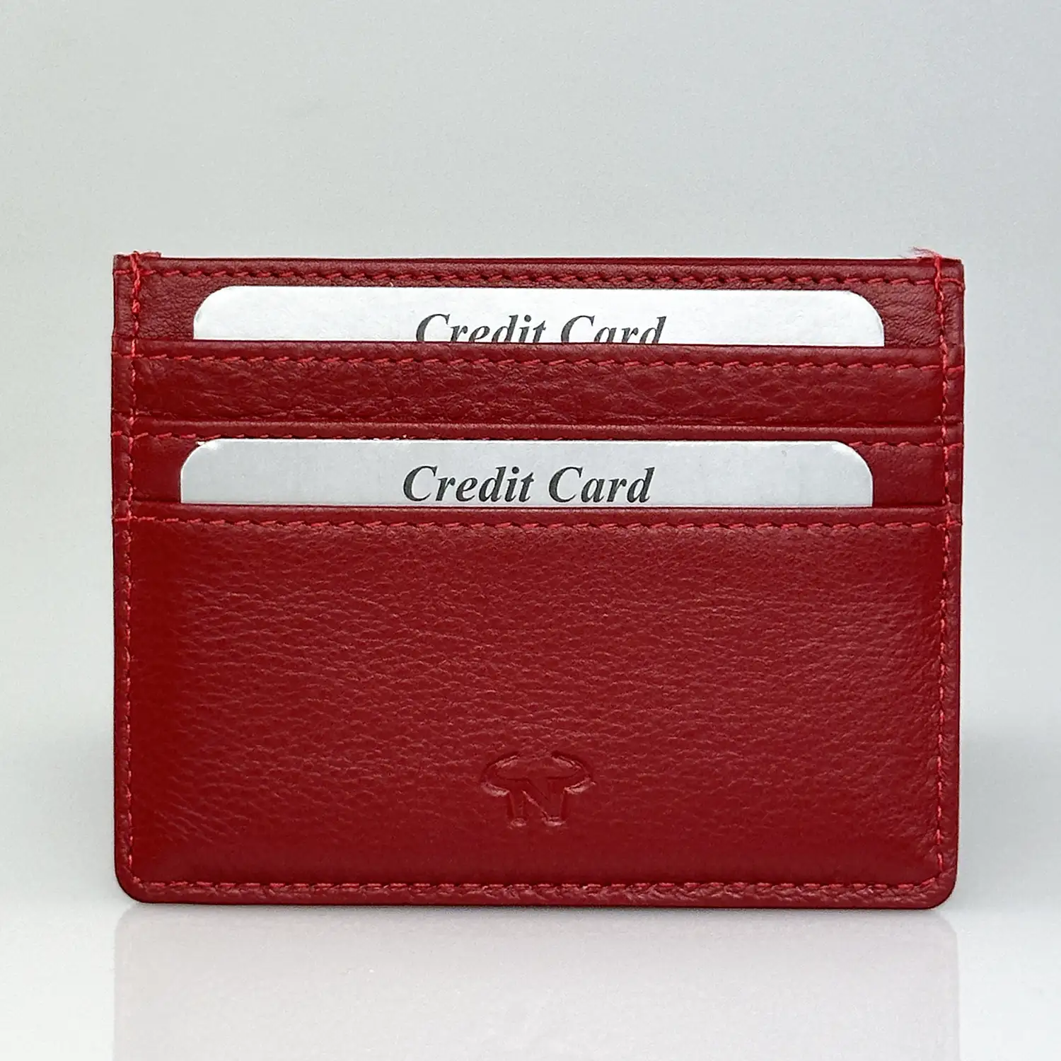 Δερμάτινη slim καρτοθήκη Calfnero C1044 σε κόκκινο χρώμα με 6 θέσεις για πιστωτικές κάρτες και ποιοτική δερμάτινη υφή.