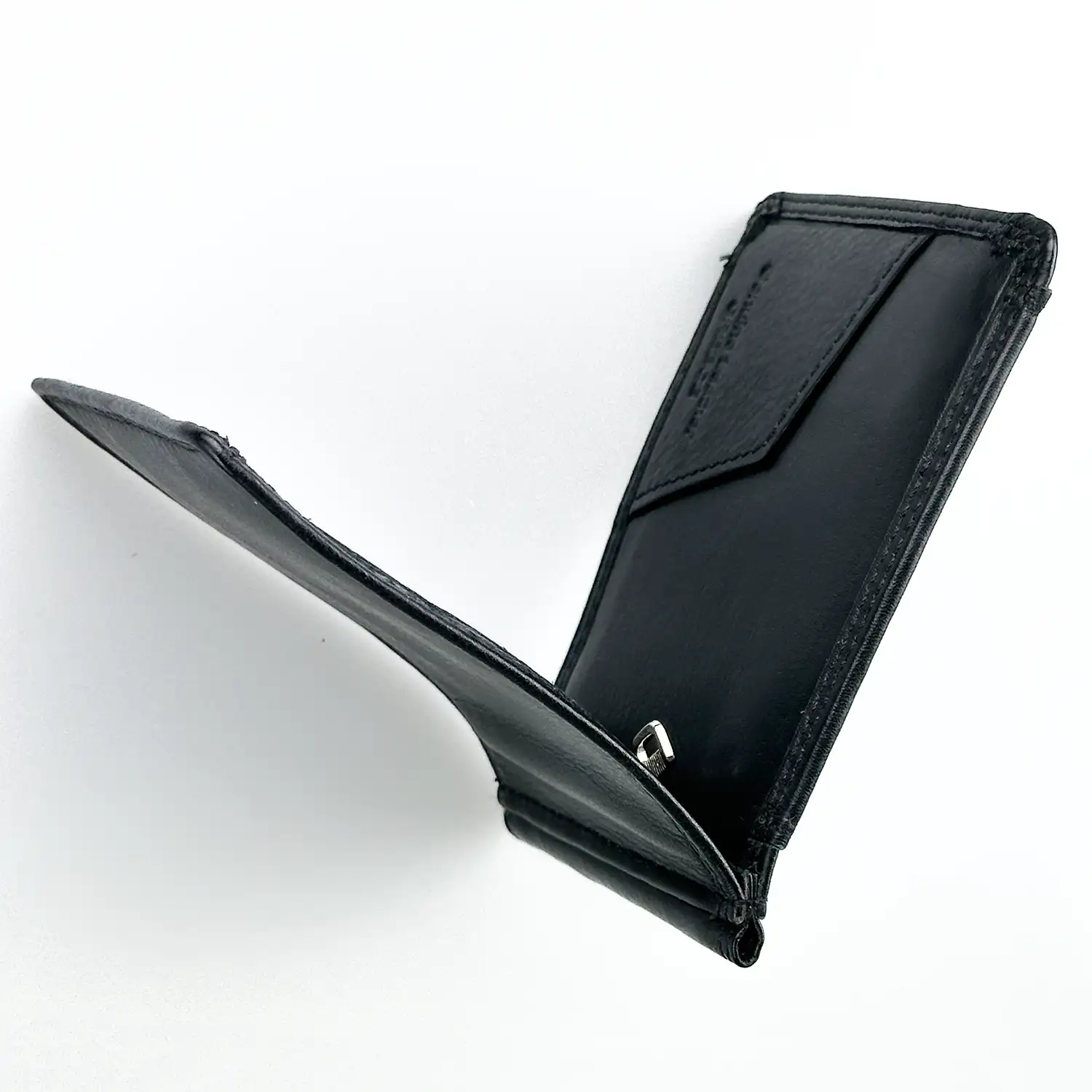 Δερμάτινο ανδρικό πορτοφόλι Calfnero C1470 μαύρο με μεταλλικό έλασμα χαρτονομισμάτων και θήκη για κέρματα.