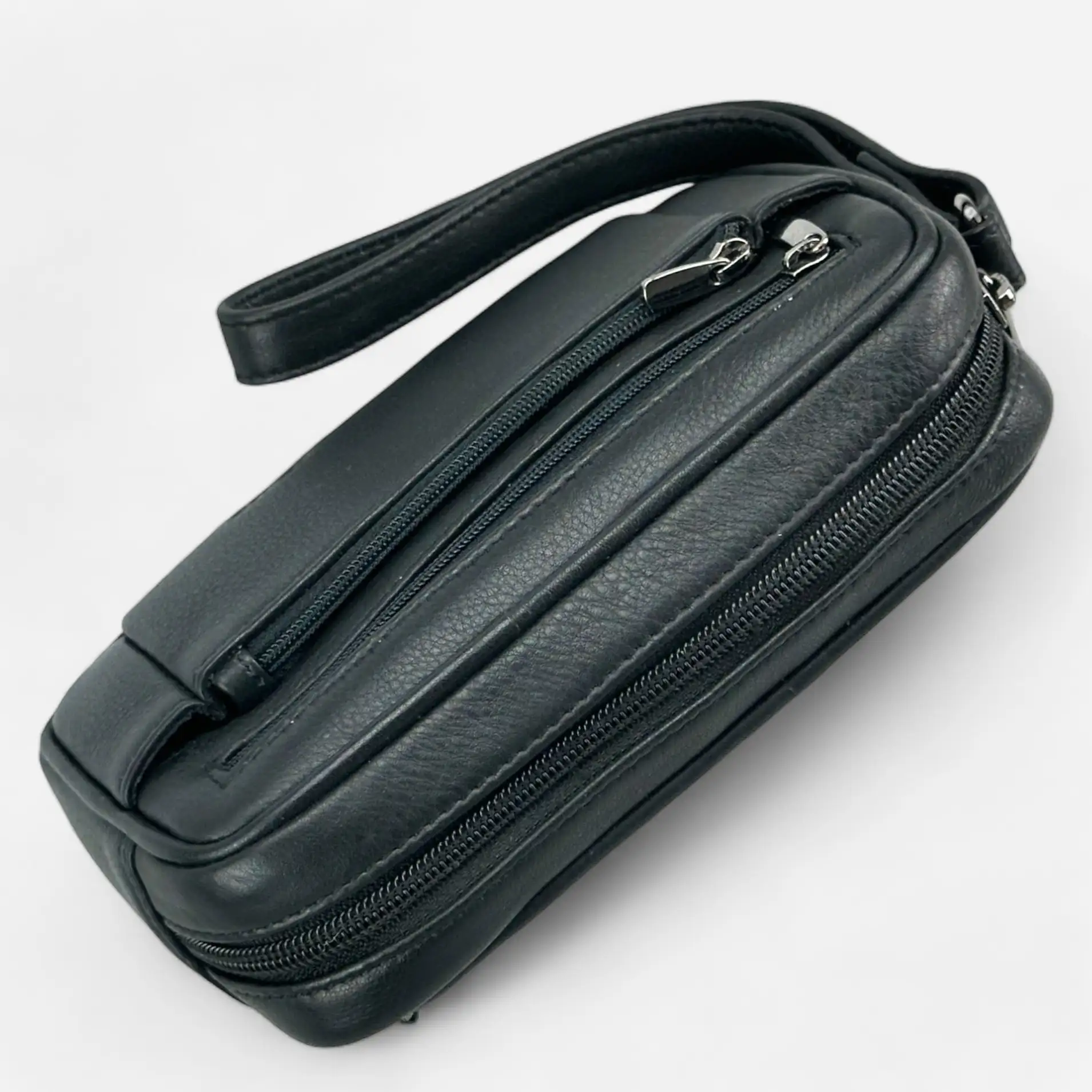 Δερμάτινο ανδρικό τσαντάκι χειρός Calfnero με πολλές θήκες φερμουάρ