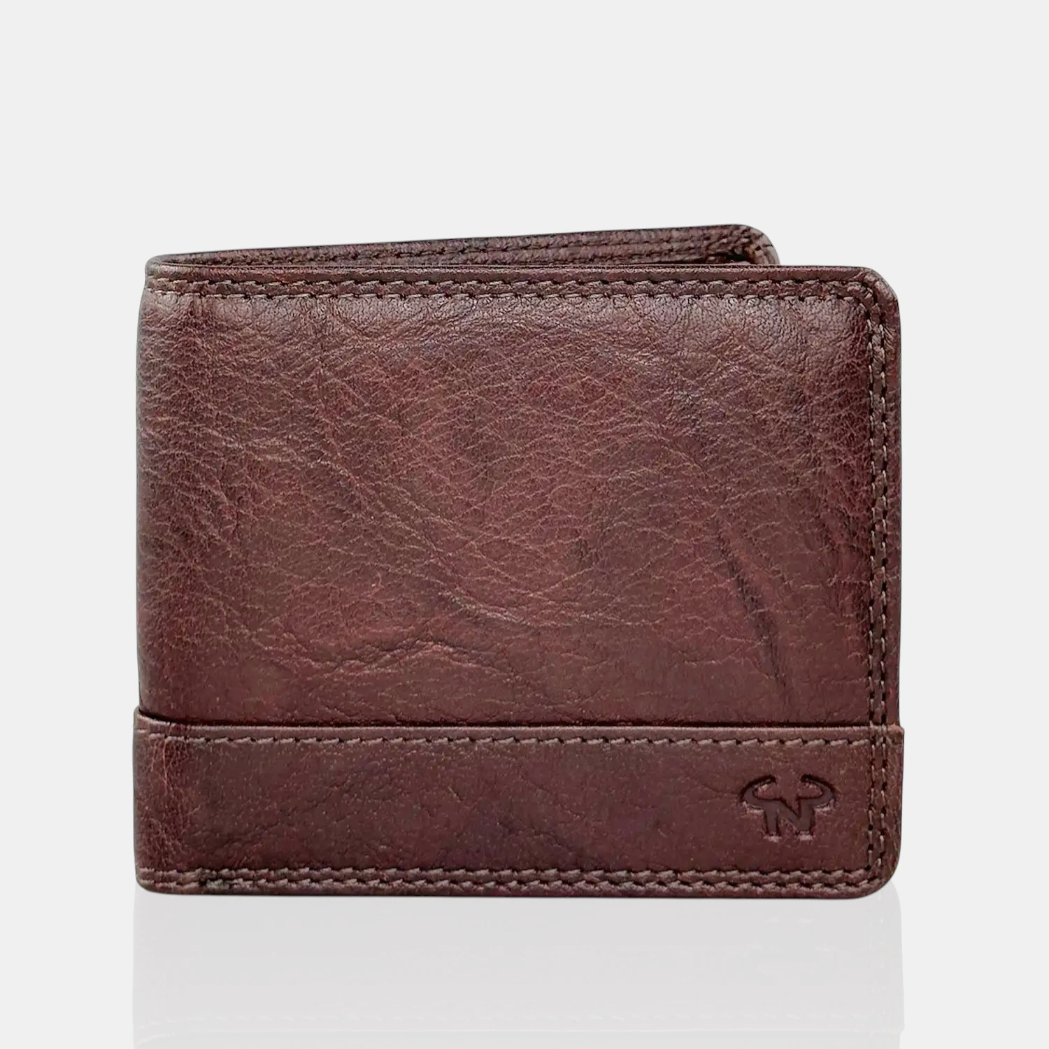 Δερμάτινο ανδρικό πορτοφόλι Calfnero C1923 σε καφέ χρώμα με πολλαπλές θέσεις για κάρτες και εσωτερική θήκη για κέρματα.