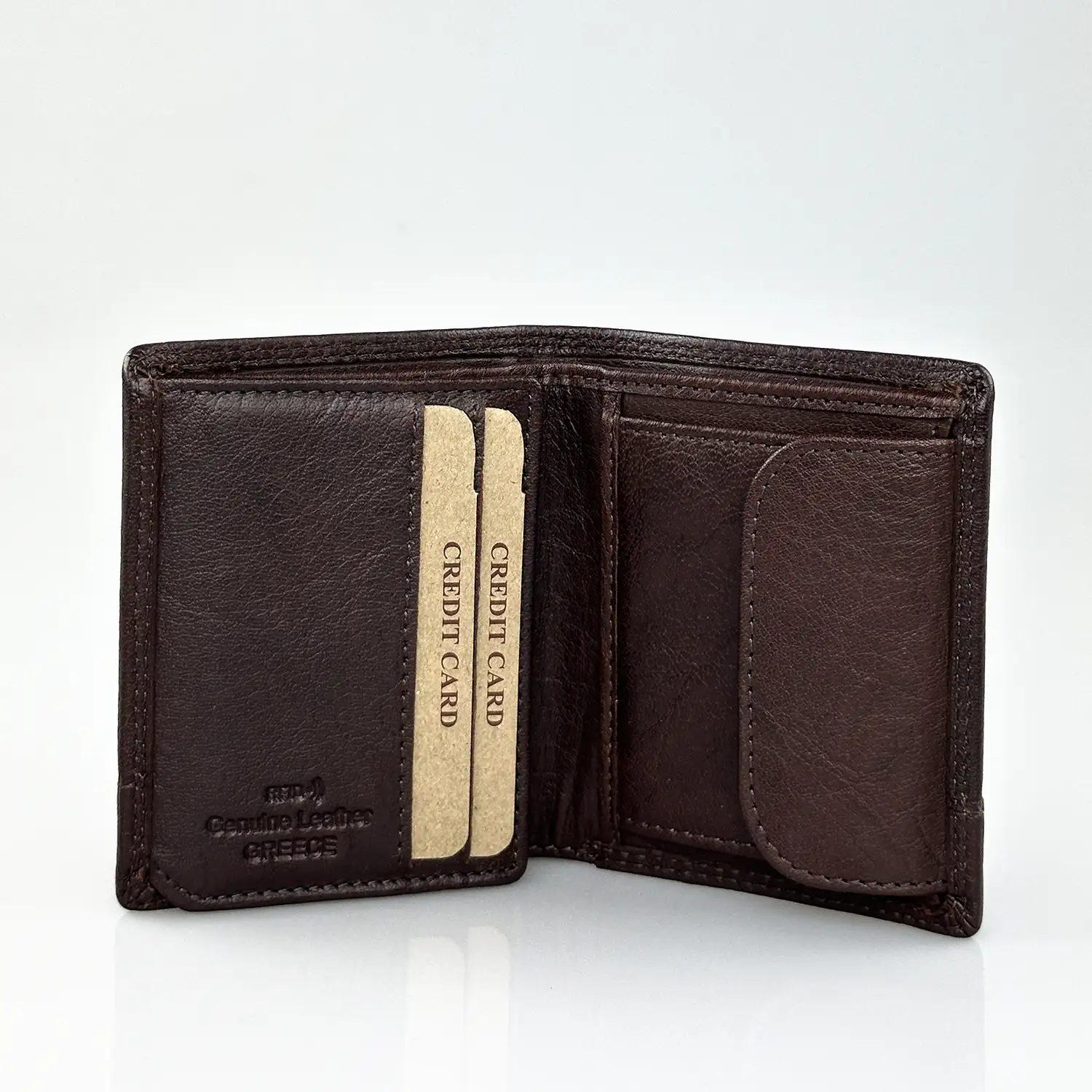 Δερμάτινο ανδρικό πορτοφόλι Calfnero C1924 σε καφέ χρώμα με εσωτερική θήκη κερμάτων και κλασικό σχεδιασμό.