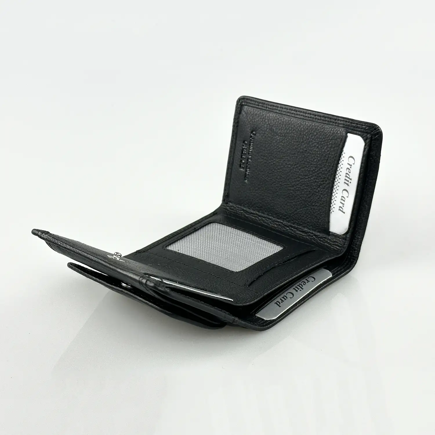 Μικρό μαύρο γυναικείο δερμάτινο πορτοφόλι Calfnero C2004 με εξωτερική θήκη κερμάτων.