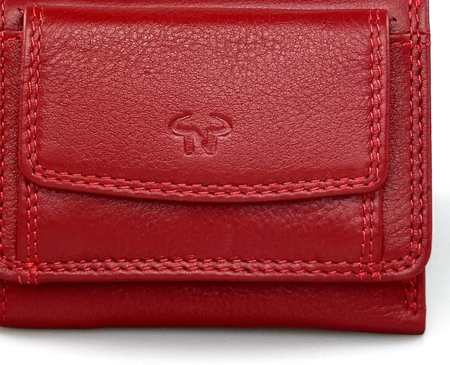 Μικρό κόκκινο γυναικείο δερμάτινο πορτοφόλι Calfnero C2004 με εξωτερική θήκη κερμάτων.