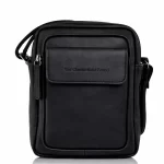 Δερμάτινη τσάντα ώμου χιαστί Chesterfield μαύρη με εξωτερική τσέπη και καπάκι