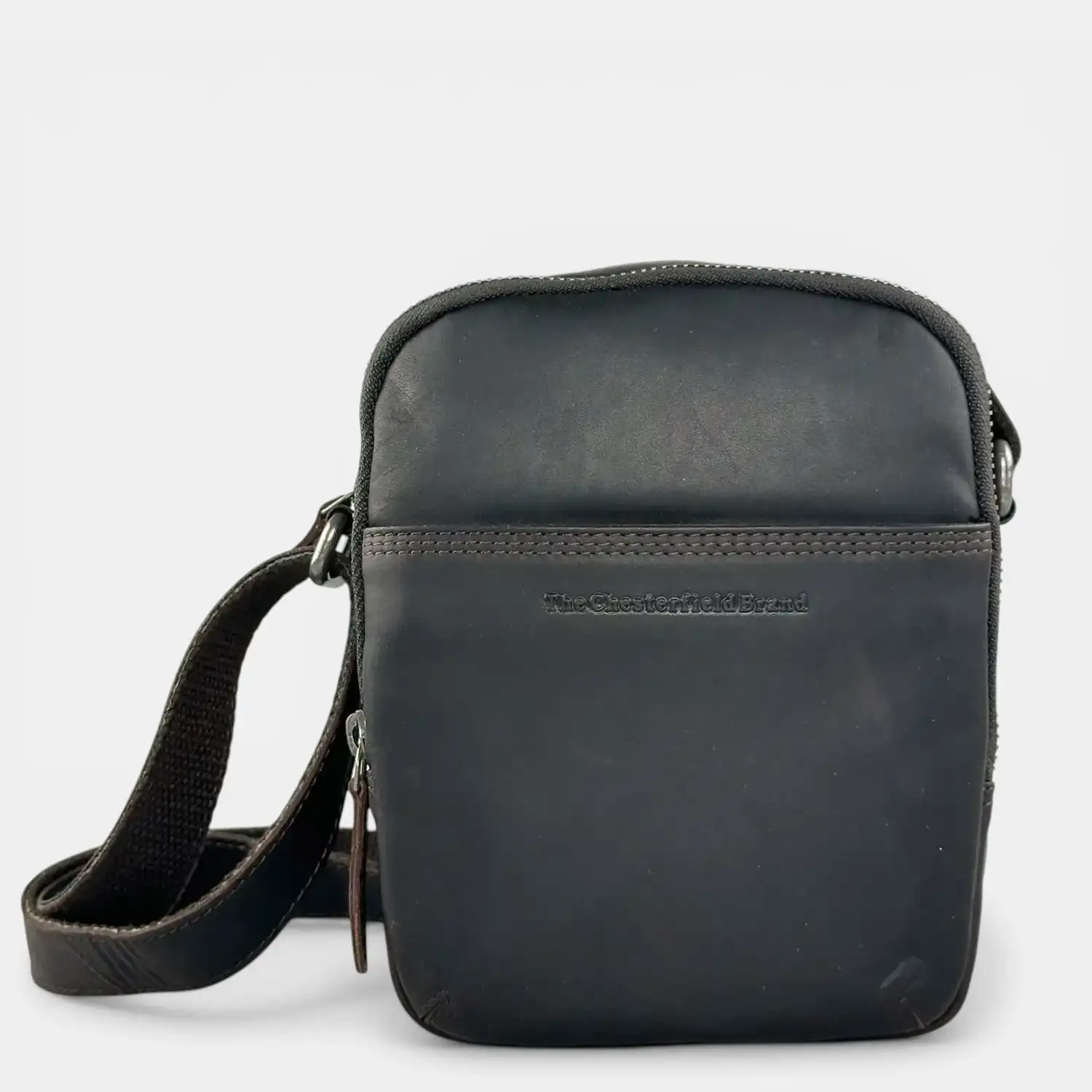 Ανδρική δερμάτινη τσάντα ώμου Chesterfield Brand σε καφέ χρώμα με διπλό φερμουάρ