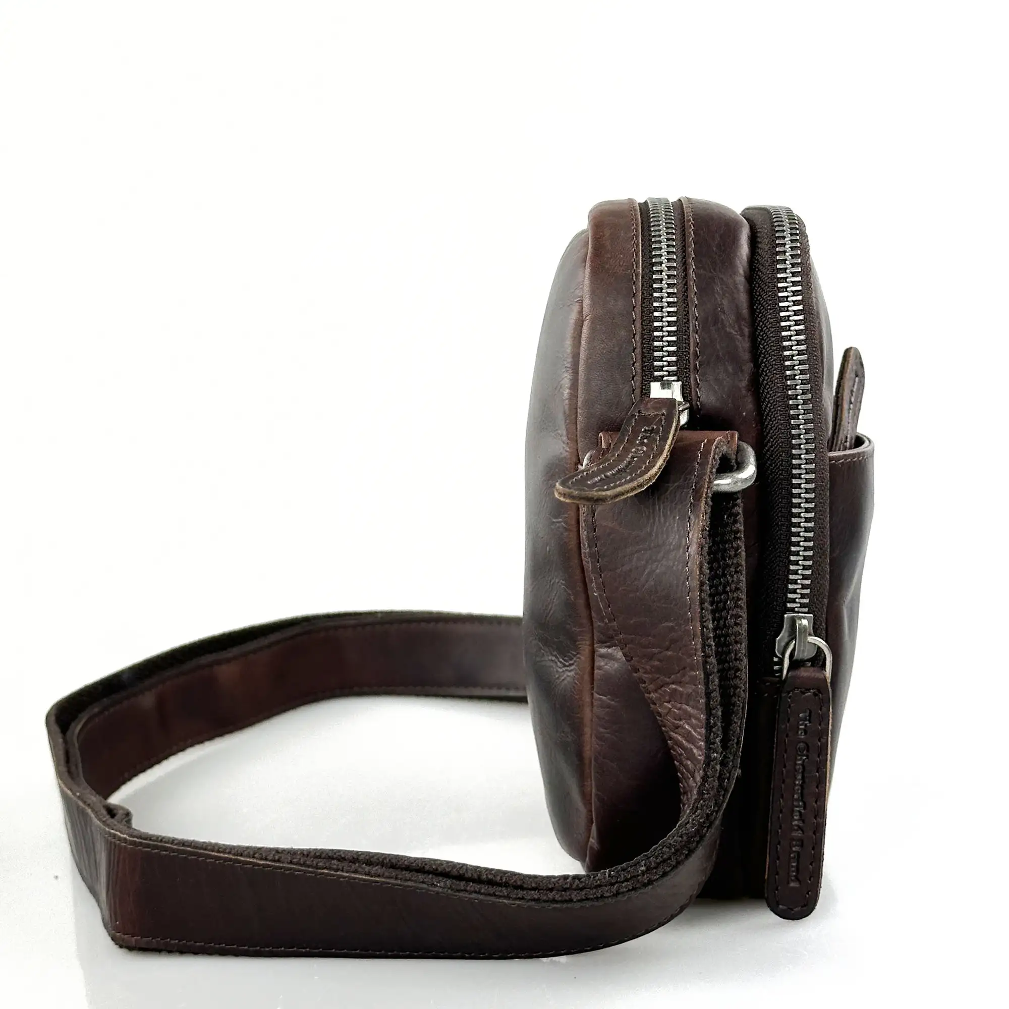 Ανδρική δερμάτινη τσάντα ώμου Chesterfield Brand σε καφέ χρώμα με διπλό φερμουάρ