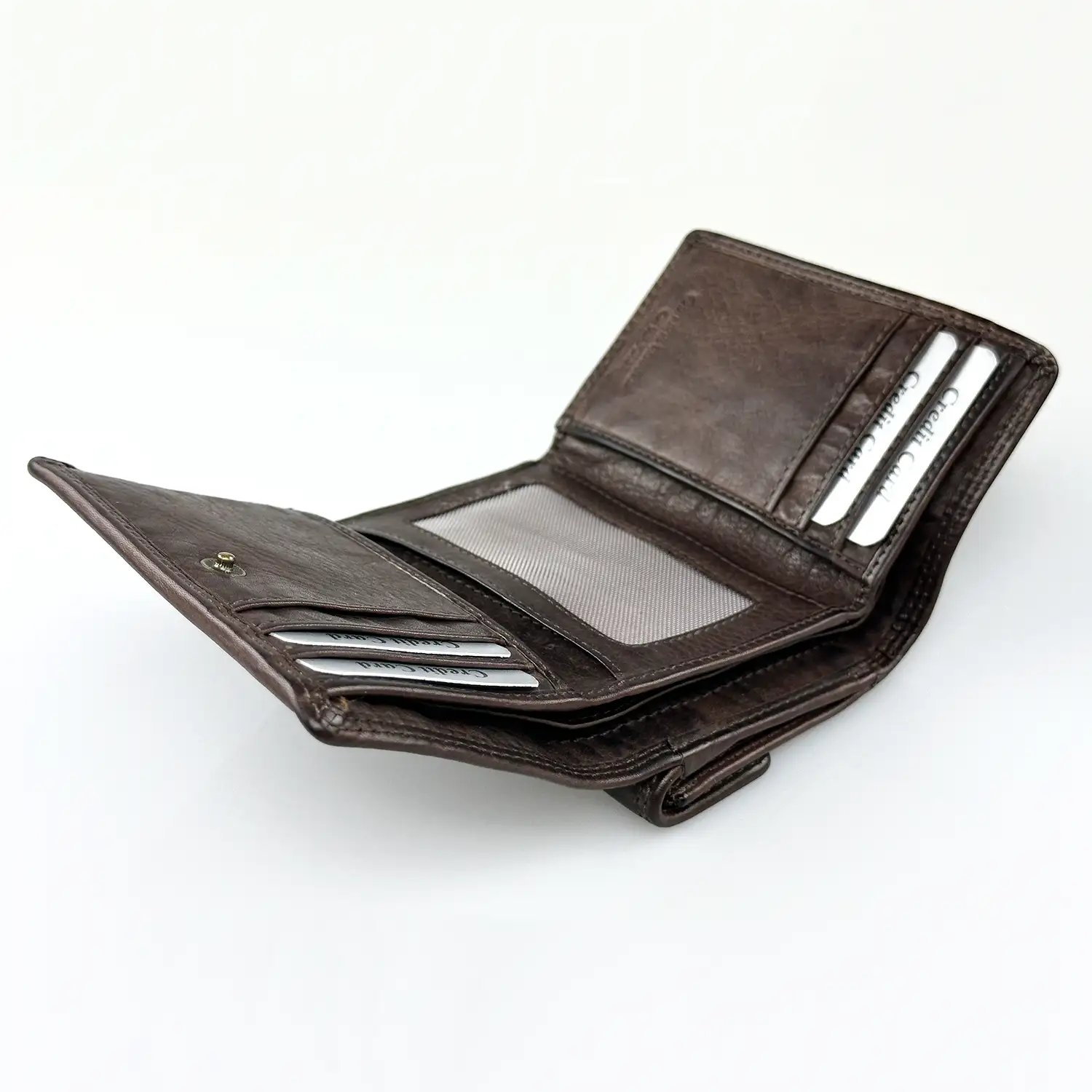 Καφέ γυναικείο δερμάτινο πορτοφόλι Calfnero C5035 με εξωτερική θήκη κερμάτων και θέση για κάρτες.