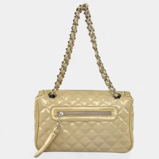 Γυναικεία δερμάτινη τσάντα ώμου με αλυσίδα Μπεζ λουστρίνι C8436