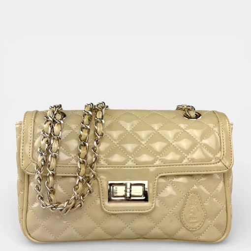 Γυναικεία δερμάτινη τσάντα ώμου με αλυσίδα Μπεζ λουστρίνι C8436