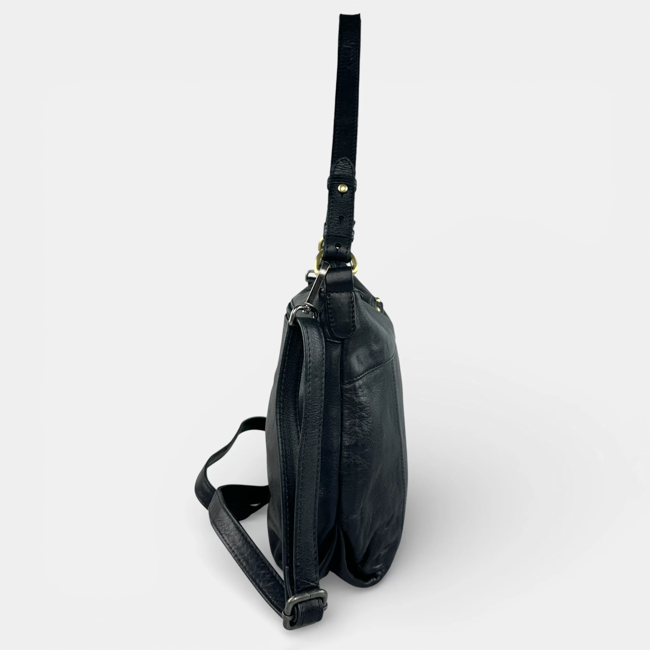 Δερμάτινη τσάντα ώμου και χιαστί Calfnero μαύρη με αποσπώμενο λουράκι