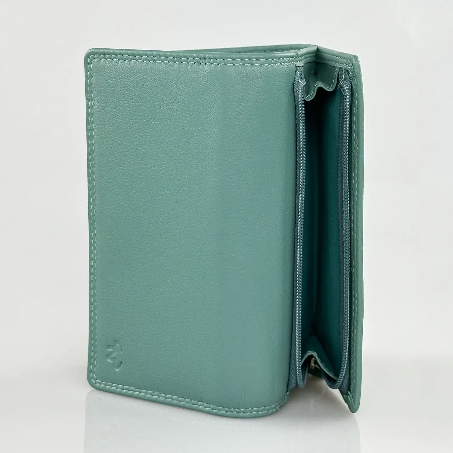 Γυναικείο δερμάτινο πορτοφόλι Calfnero F1412 σε χρώμα μέντα με εξωτερικό φερμουάρ