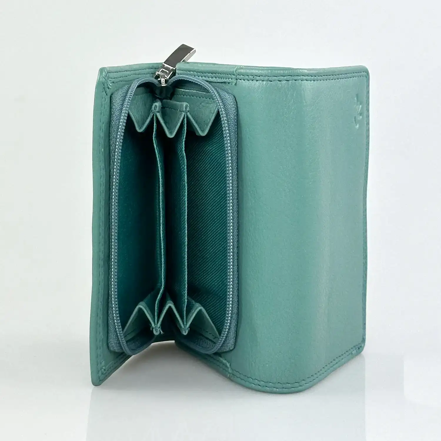 Μικρό γυναικείο δερμάτινο πορτοφόλι Calfnero F1412 σε χρώμα μέντα