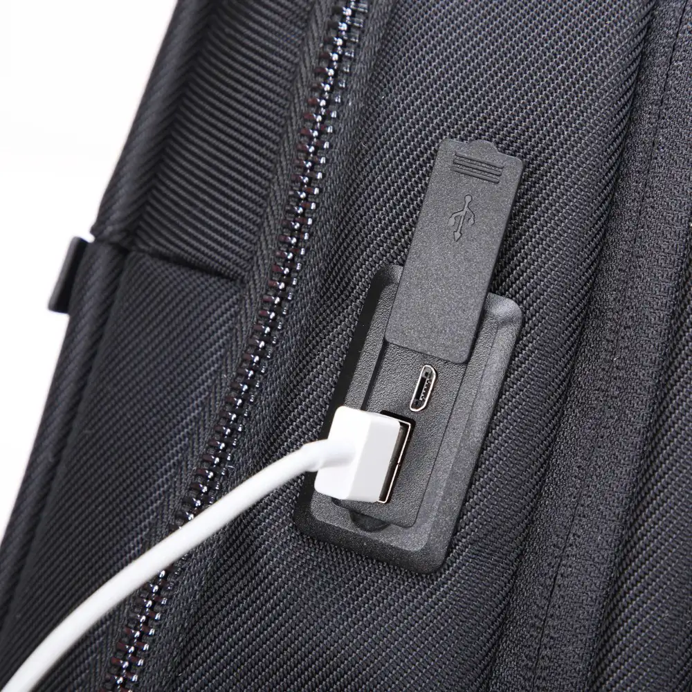 Ανδρικό μαύρο σακίδιο πλάτης Guy Laroche GL2748 με θήκη για laptop 15.6 ιντσών.