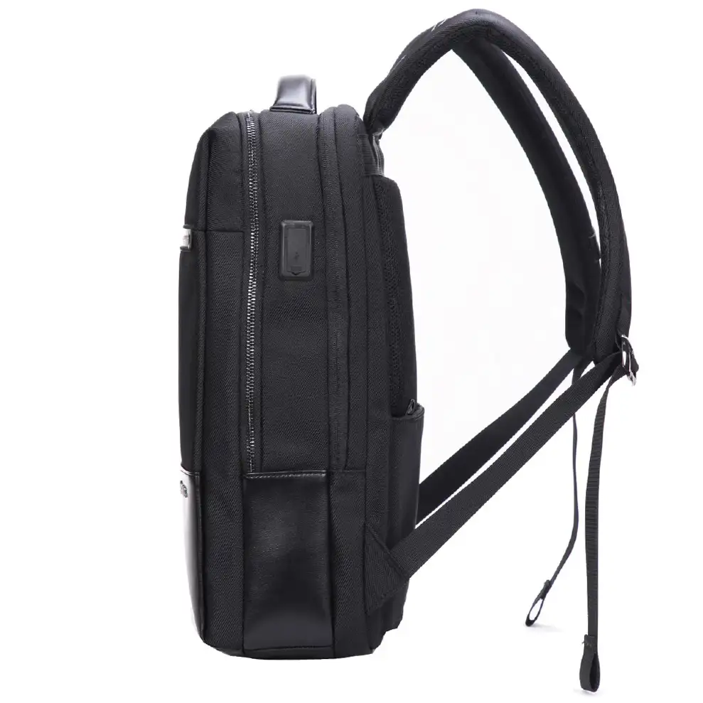 Ανδρικό μαύρο σακίδιο πλάτης Guy Laroche GL2748 με θήκη για laptop 15.6 ιντσών.