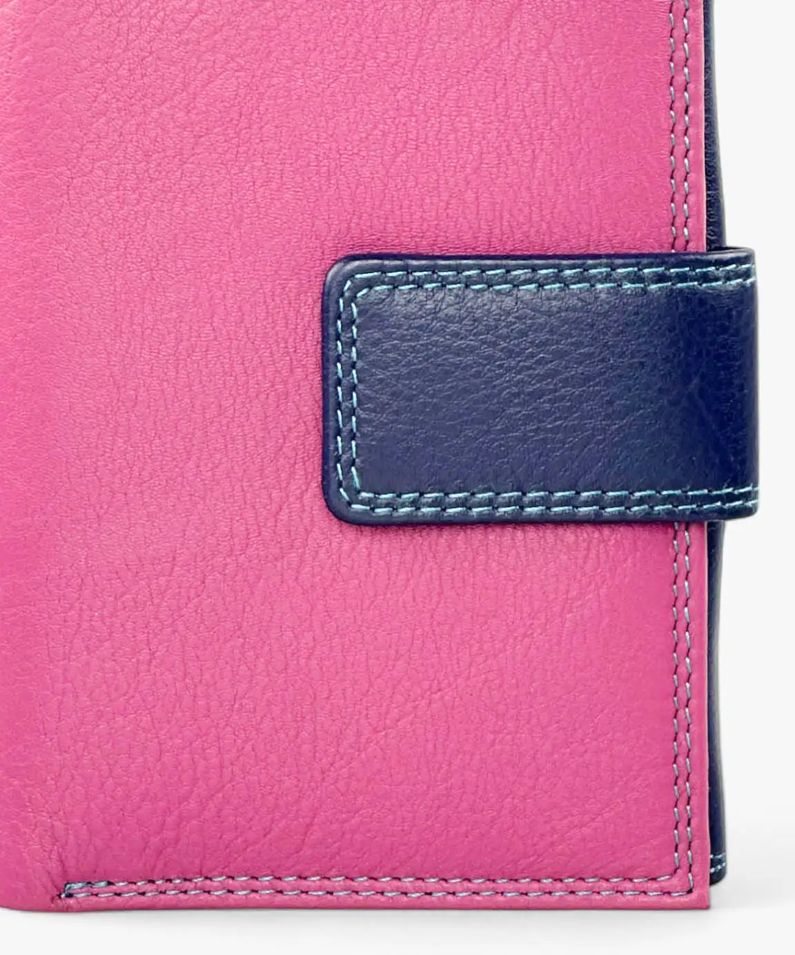 Φούξια γυναικείο δερμάτινο πορτοφόλι Calfnero HD01 με πολλές θέσεις για κάρτες και διαφανείς θήκες.