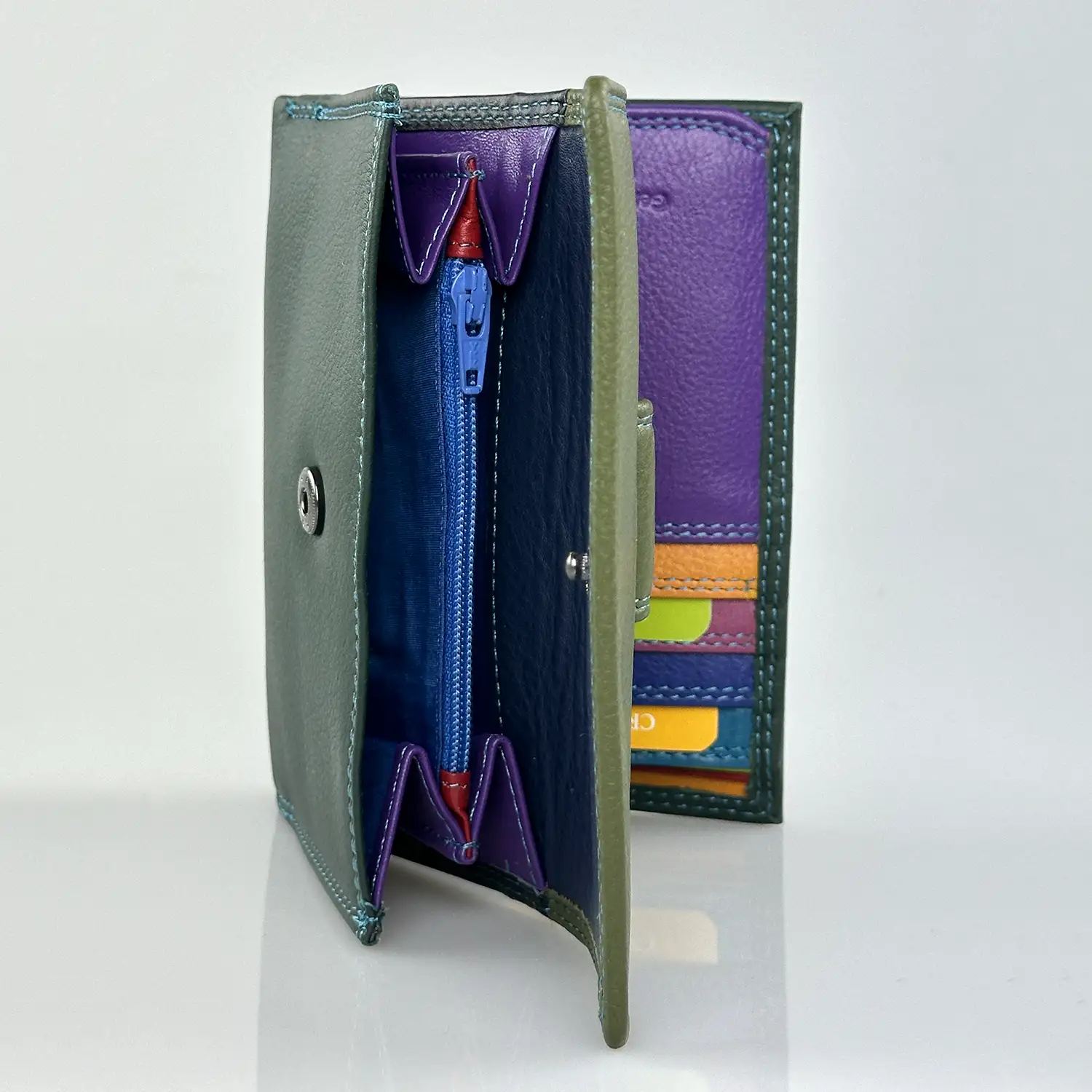 Πράσινο γυναικείο δερμάτινο πορτοφόλι Calfnero HD01 με πολλές θέσεις για κάρτες και χαρτονομίσματα.