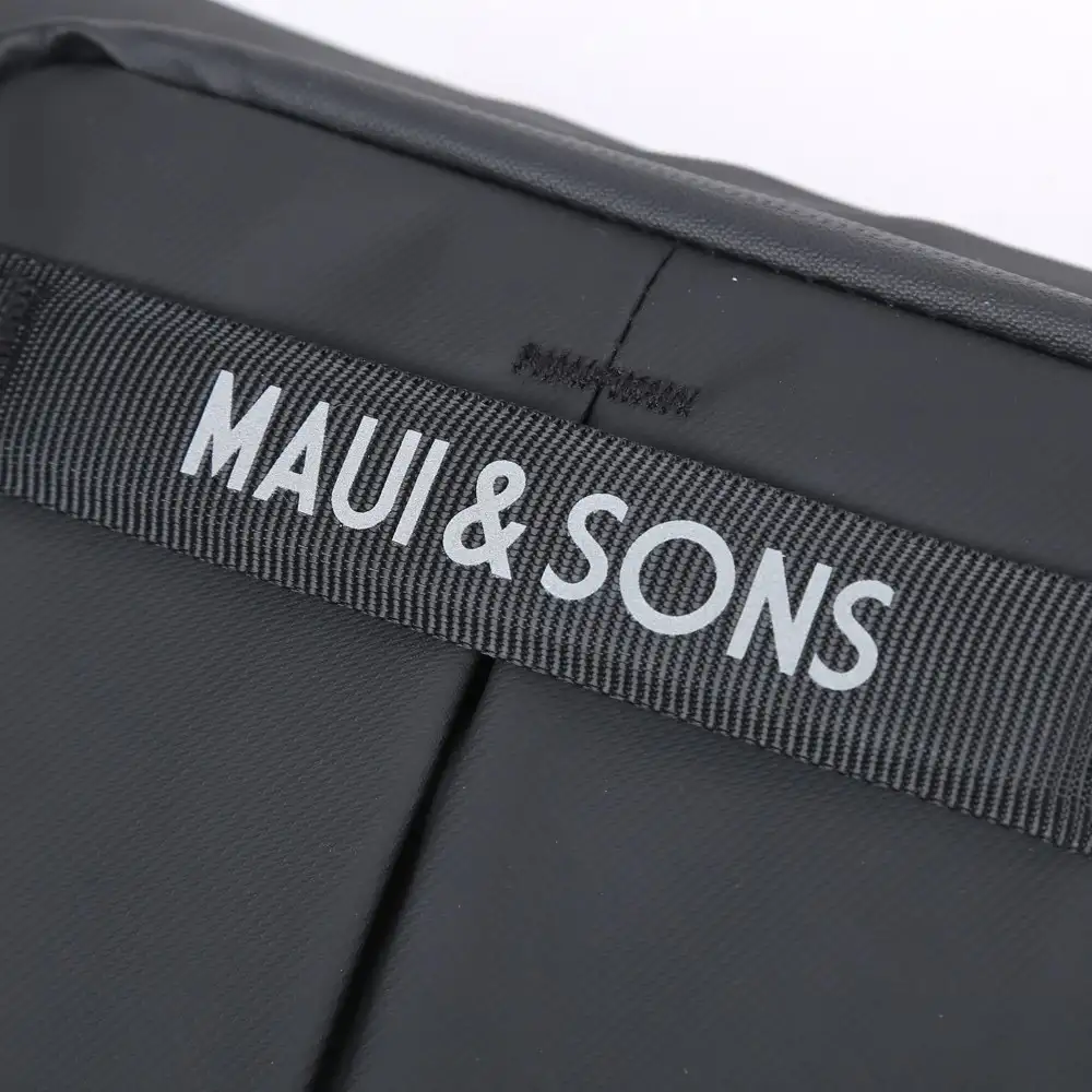 Ανδρική μαύρη τσάντα μέσης Maui & Sons M2768 με αδιάβροχο φερμουάρ.