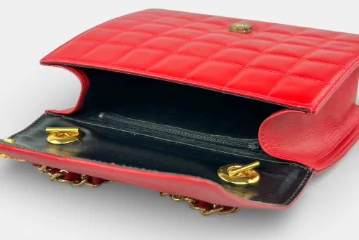 Γυναικεία δερμάτινη τσάντα ώμου με αλυσίδα Κόκκινη MB0553