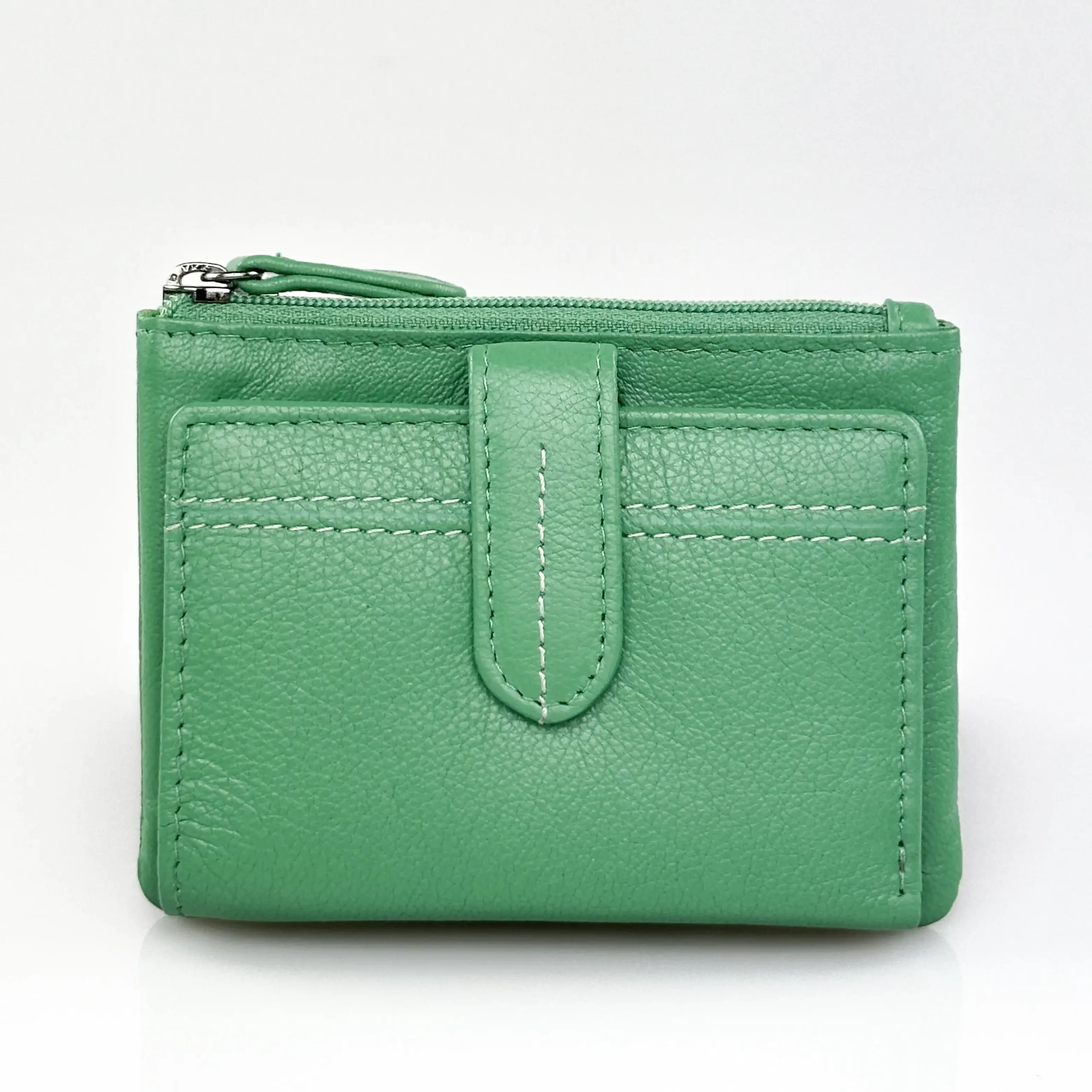 Μικρό γυναικείο πορτοφόλι Calfnero MY6550 σε πράσινο ανοιχτό χρώμα από γνήσιο δέρμα με εξωτερική θήκη.