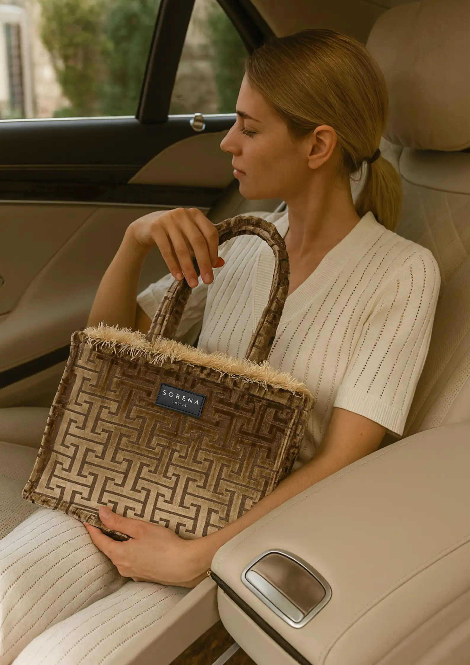 χειροποίητη τσάντα Sorena Calisti Medium με velvet εσωτερικό και ιμάντα SORENA